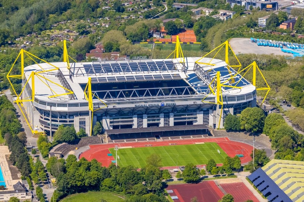 Aerial image Dortmund - Bundesliga stadium and sports facility grounds of the arena of BVB - Stadium Signal Iduna Park of the Bundesliga in Dortmund at Ruhrgebiet in the state of North Rhine-Westphalia