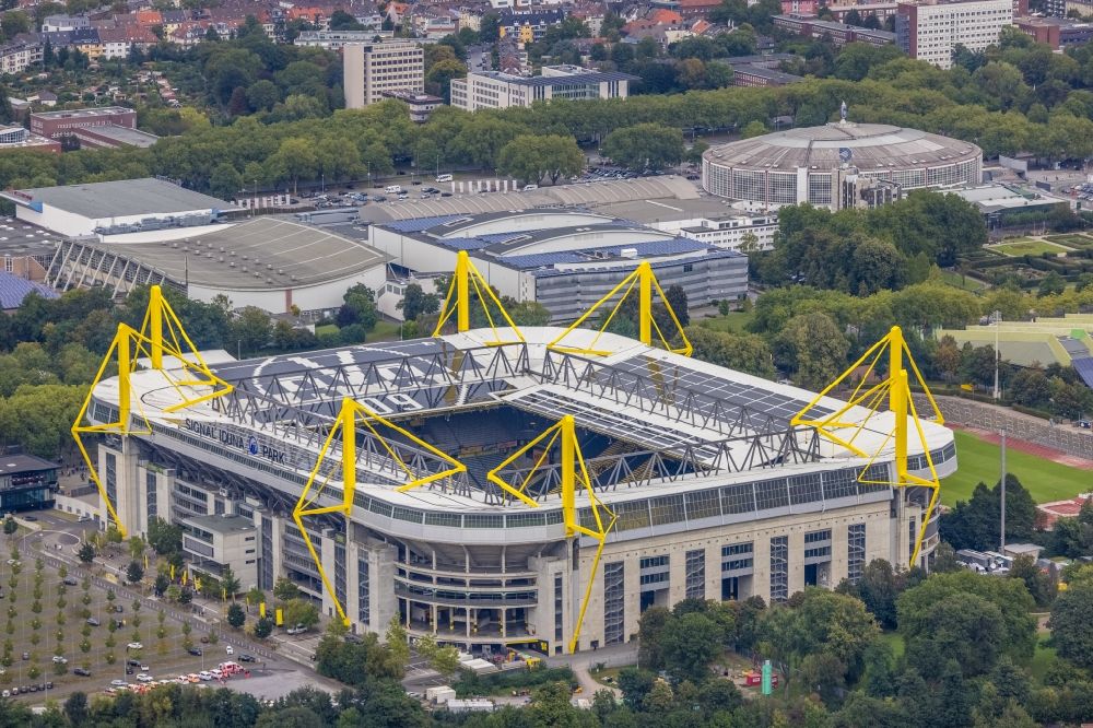 Aerial image Dortmund - Bundesliga stadium and sports facility grounds of the arena of BVB - Stadium Signal Iduna Park of the Bundesliga in Dortmund at Ruhrgebiet in the state of North Rhine-Westphalia