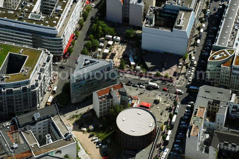 Berlin from the bird's eye view: View at the construction site of the new building Asisi-Panometer at the Friedrichstrasse in the district Mitte in Berlin. The Panometer is a project of the artist Yadegar Asisi and shows a panoramic view through an compressed artistic look at his panoramic image The Wall about the divided Berlin during the Cold War. Responsible for the architecture is the architect office Behzadi + Partner Architekten BDA established in Leipzig 