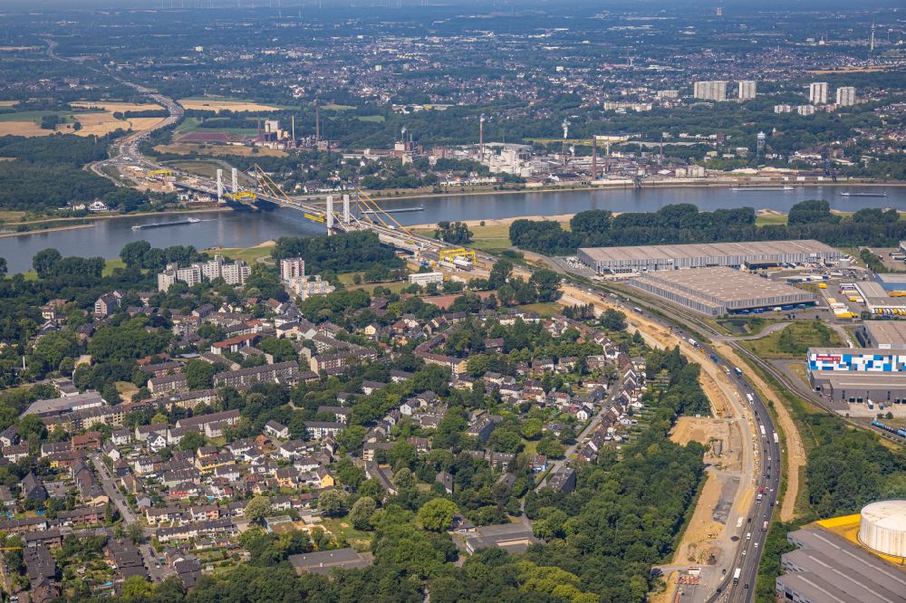 Aerial photograph Duisburg - Motorway construction site to renew the asphalt surface on the route of BAB A40 in the district Kasslerfeld in Duisburg at Ruhrgebiet in the state North Rhine-Westphalia, Germany