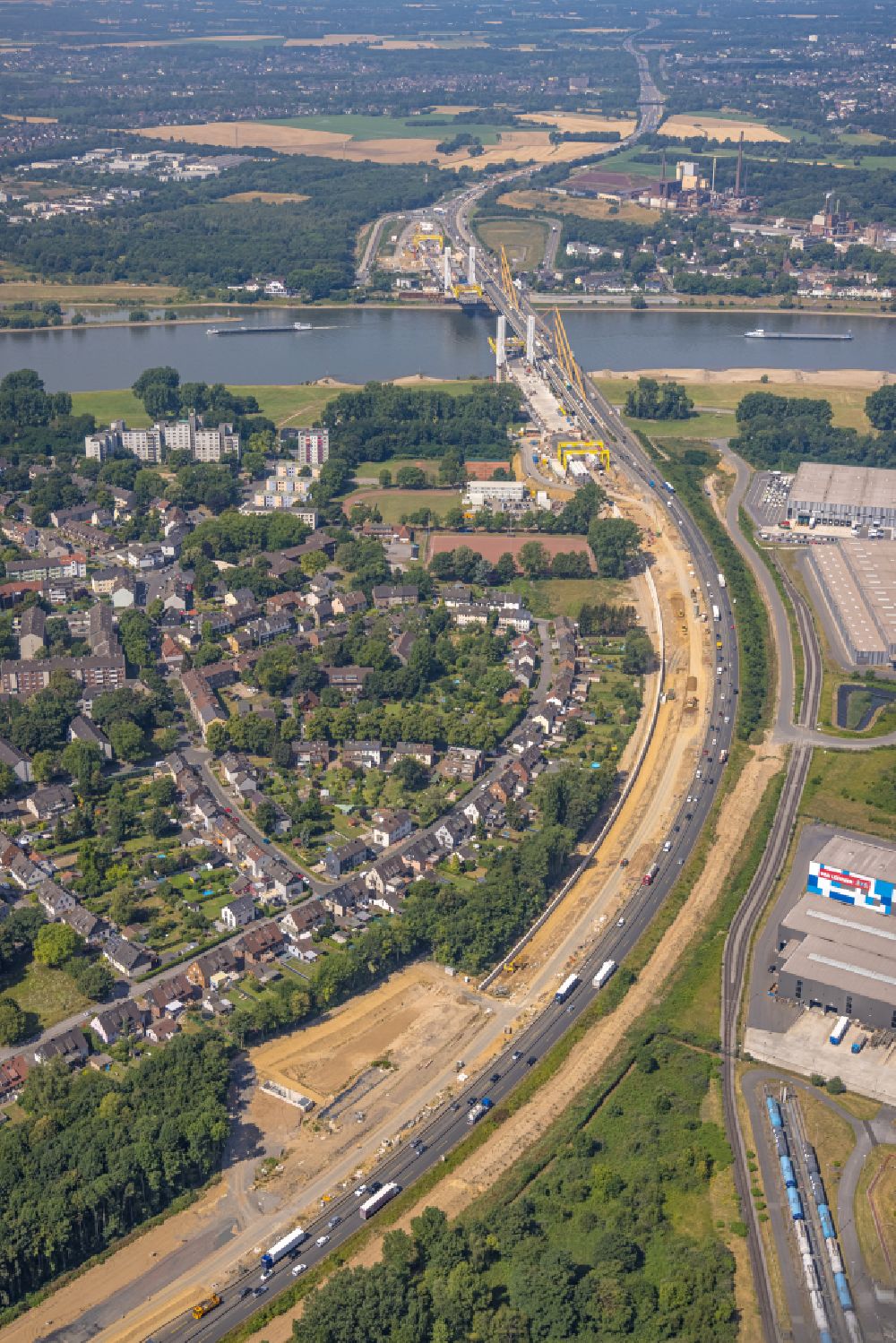 Duisburg from above - Motorway construction site to renew the asphalt surface on the route of BAB A40 in the district Kasslerfeld in Duisburg at Ruhrgebiet in the state North Rhine-Westphalia, Germany