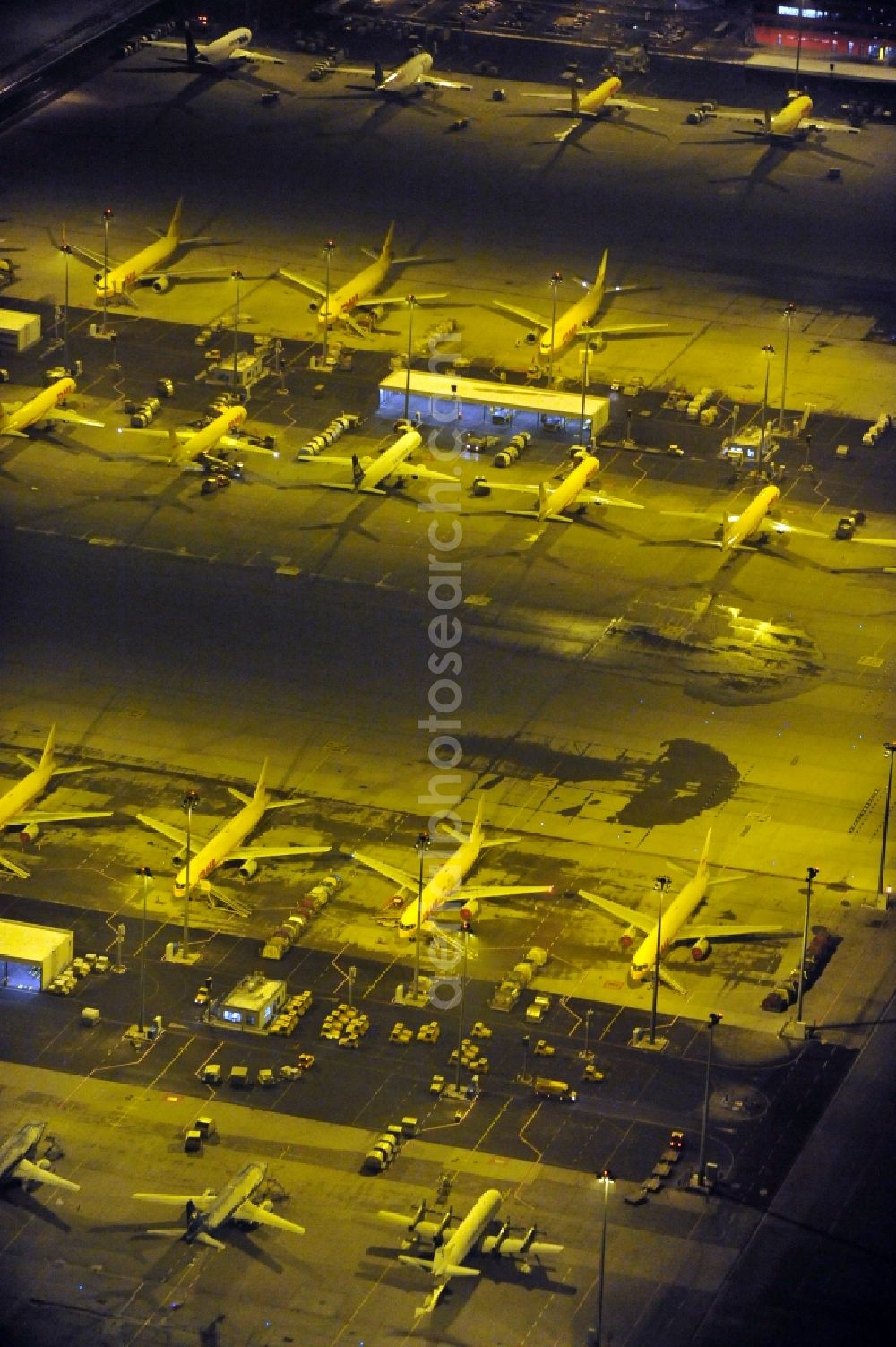 Aerial photograph at night Schkeuditz - Night lighting check-in buildings and cargo terminals on the grounds of the airport on DHL Hub in Schkeuditz in the state Saxony, Germany