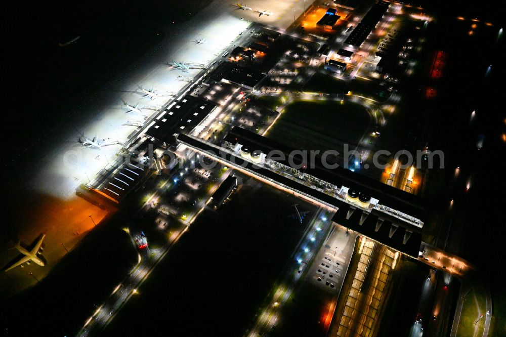Aerial photograph at night Schkeuditz - Night lighting dispatch building and terminals on the premises of the airport of Flughafen Leipzig/Halle GmbH in Schkeuditz in the state Saxony, Germany