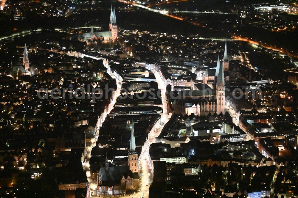 Aerial photograph at night Lübeck - Night lighting old Town area and city center along the Koenigstrasse - Breite Strasse overlooking the local church buildings in the district Altstadt in Luebeck in the state Schleswig-Holstein, Germany