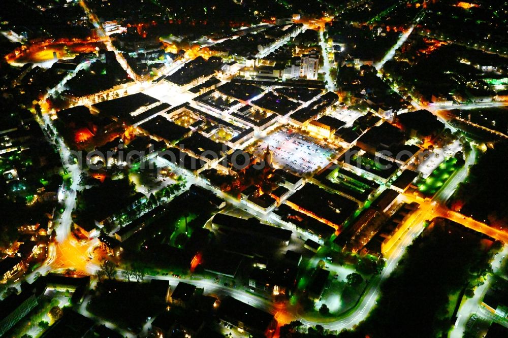 Saarlouis at night from the bird perspective: Night lighting old Town area and city center on Grosser Markt in Saarlouis in the state Saarland, Germany