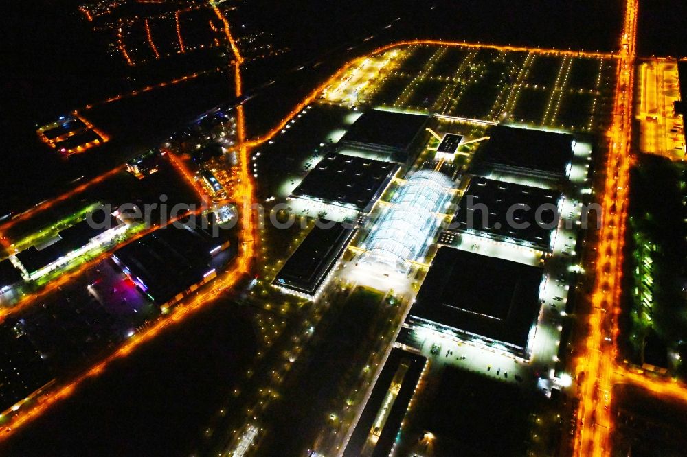 Leipzig at night from above - Night lighting Exhibition grounds and exhibition halls of the LMI - Leipziger Messe International GmbH on Messe-Allee in the district Nord in Leipzig in the state Saxony, Germany