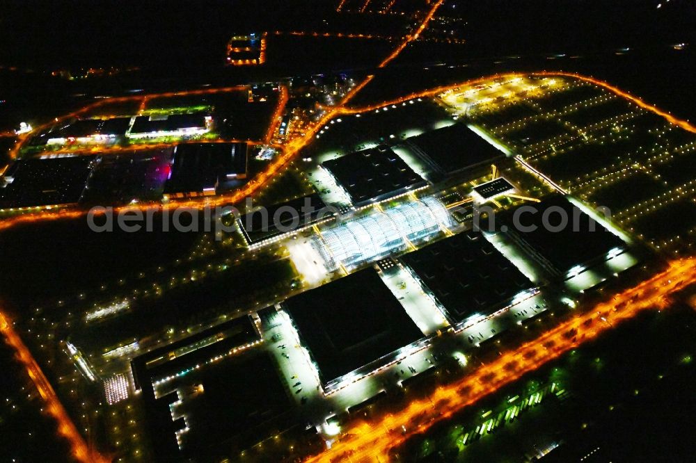 Aerial image at night Leipzig - Night lighting Exhibition grounds and exhibition halls of the LMI - Leipziger Messe International GmbH on Messe-Allee in the district Nord in Leipzig in the state Saxony, Germany