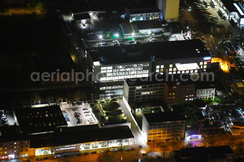 Aerial photograph at night Hamburg - Night lighting car dealership building of Auto Wichert GmbH on Ausschlaeger Weg in the district Hammerbrook in Hamburg, Germany