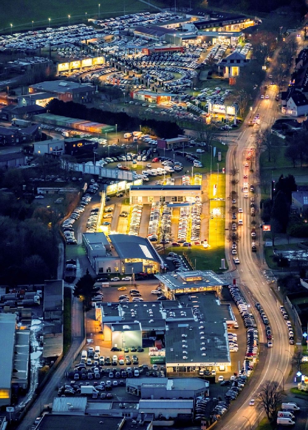 Aerial image at night Hamm - Night lighting car dealership building on Hammer Strasse in Hamm in the state North Rhine-Westphalia, Germany
