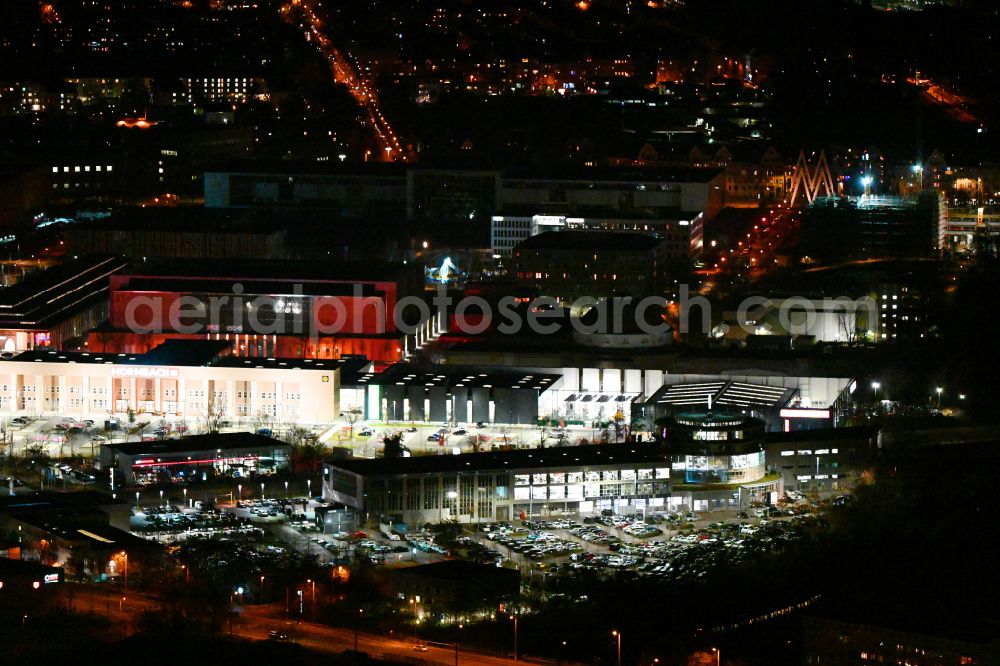 Leipzig at night from the bird perspective: Night lighting Car dealership building Mercedes-Benz Stern Auto Center Leipzig on Richard-Lehmann-Strasse in the district Marienbrunn in Leipzig in the state Saxony