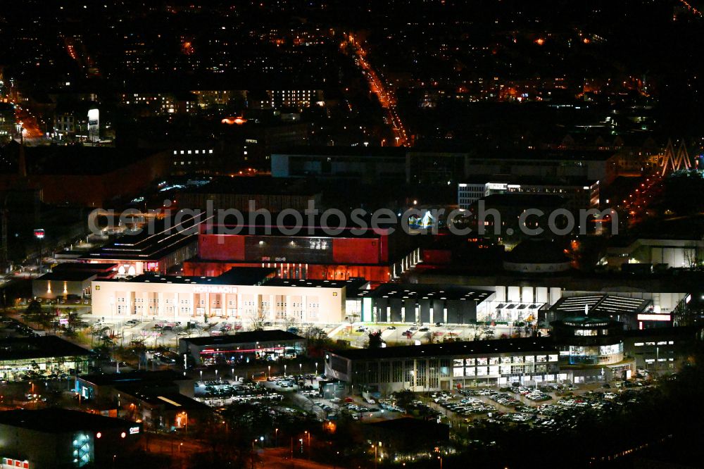 Aerial photograph at night Leipzig - Night lighting Car dealership building Mercedes-Benz Stern Auto Center Leipzig on Richard-Lehmann-Strasse in the district Marienbrunn in Leipzig in the state Saxony