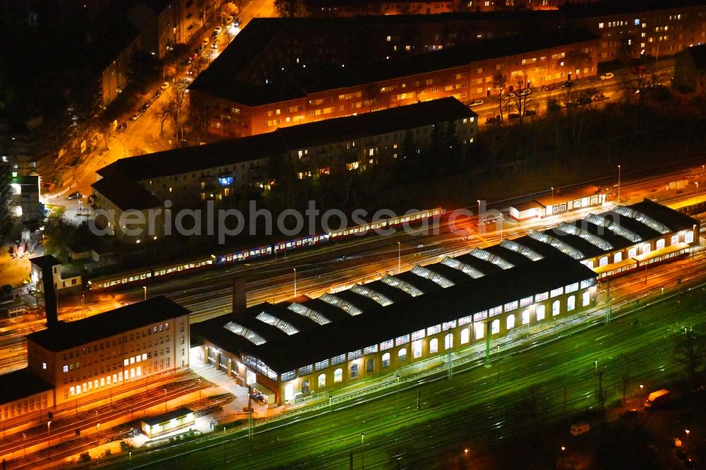 Berlin at night from the bird perspective: Night lighting railway depot and repair shop for maintenance and repair of trains of passenger transport of the series of S-Bahn Berlin GmbH in the district Lichtenberg in Berlin, Germany