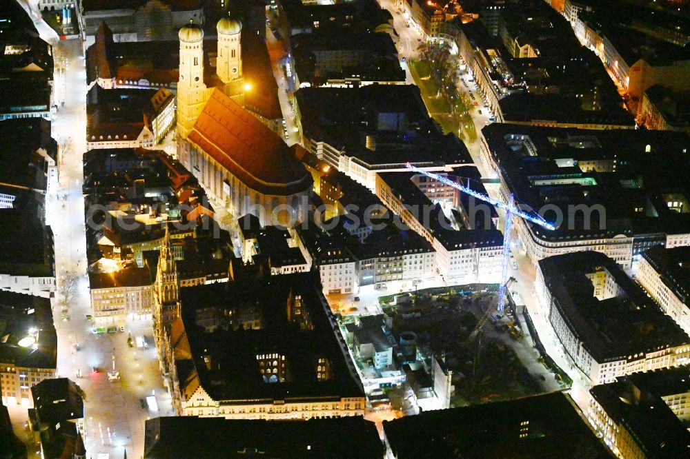 München at night from above - Night lighting construction site with development and earth dumping works for the 2nd main line of the railway at the future S-Bahn stop Marienhof in the district Altstadt - Lehel in Munich in the federal state of Bavaria, Germany