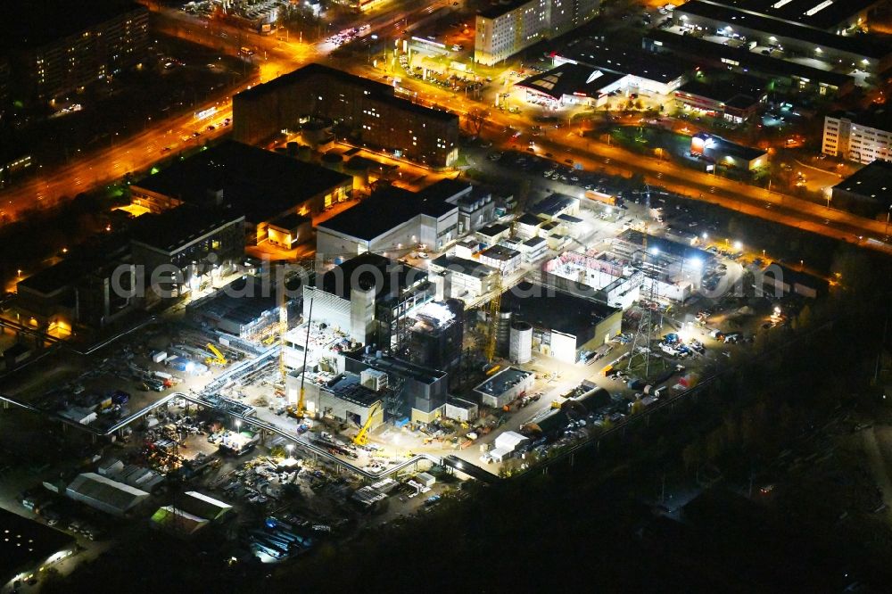 Aerial photograph at night Berlin - Night lighting Construction site of power plants and exhaust towers of thermal power station - Kraft-Waerme-Kopplungsanlage on Rhinstrasse in the district Marzahn in Berlin, Germany