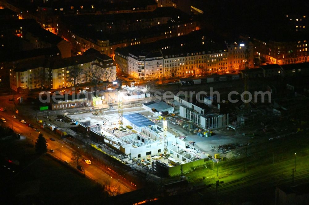 Aerial image at night Dresden - Night lighting New construction site of the school building Gehestrasse - Erfurter Strasse in the district Pieschen in Dresden in the state Saxony, Germany