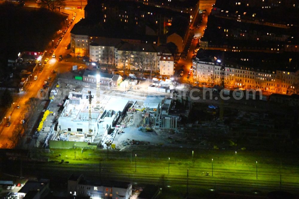 Dresden at night from the bird perspective: Night lighting New construction site of the school building Gehestrasse - Erfurter Strasse in the district Pieschen in Dresden in the state Saxony, Germany