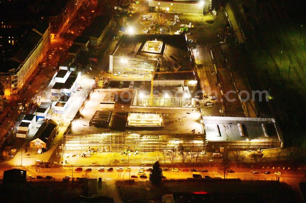 Aerial image at night Dresden - Night lighting New construction site of the school building Gehestrasse - Erfurter Strasse in the district Pieschen in Dresden in the state Saxony, Germany