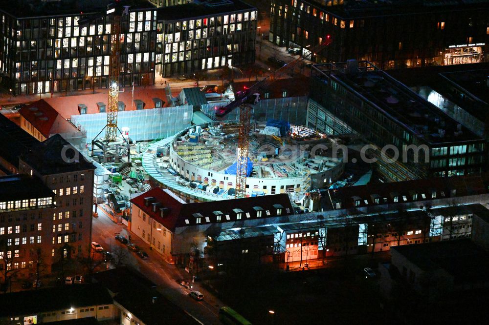 Aerial image at night München - Night lighting construction for the reconstruction of Postpalast in ein Hotel on Arnulfstrasse on street Wredestrasse in the district Maxvorstadt in Munich in the state Bavaria, Germany