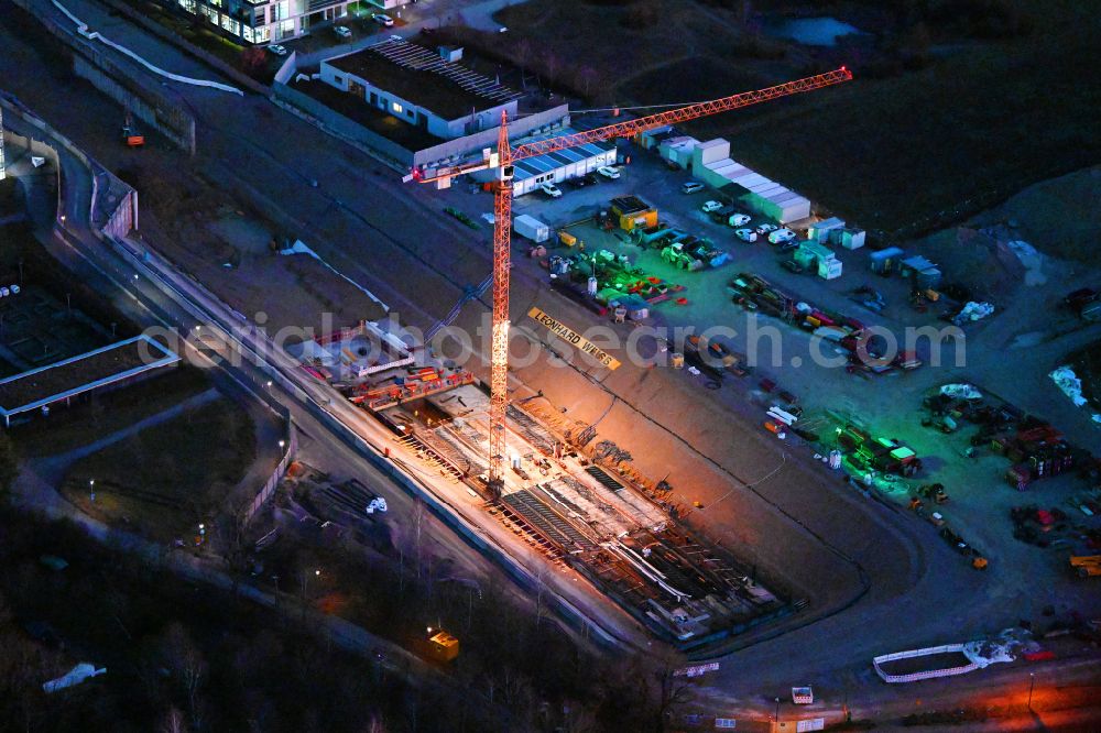 Aerial photograph at night Planegg - Night lighting construction site for the track systems of the metro subway line to street Am Klopferspitz in the district Martinsried in Planegg in the state Bavaria, Germany