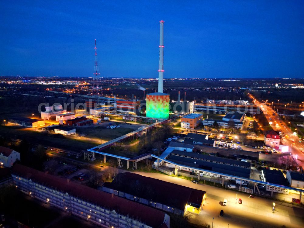 Halle (Saale) at night from the bird perspective: Night lighting power station plants of the combined heat and power station - regional heat on Dieselstrasse in Halle (Saale) in the state Saxony-Anhalt, Germany