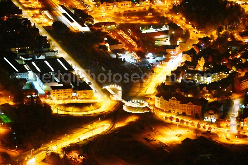 Aerial photograph at night Wernigerode - Night lighting bridge structure for crossing and bridging the track of the railway as a pedestrian bridge in Wernigerode in the state Saxony-Anhalt, Germany