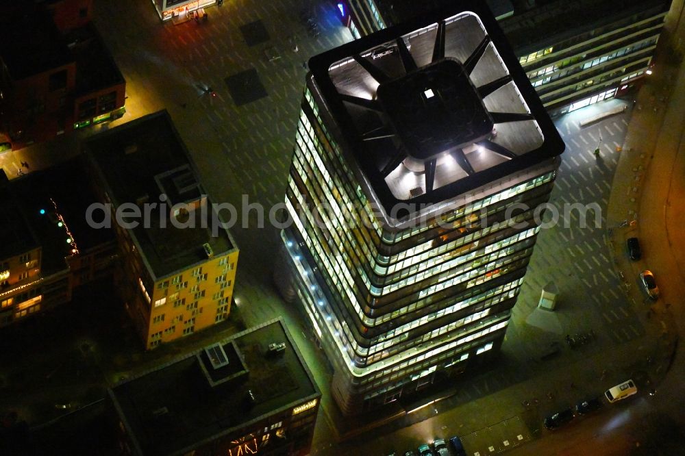 Hamburg at night from the bird perspective: Night lighting office and corporate management high-rise building ASTRATURM on Zirkusweg in Hamburg, Germany