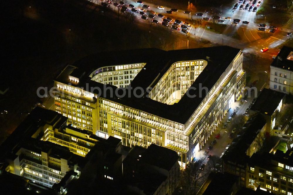 Aerial photograph at night Hamburg - Night lighting office building Alsterufer Eins (bis 3) in the district Rotherbaum in Hamburg, Germany