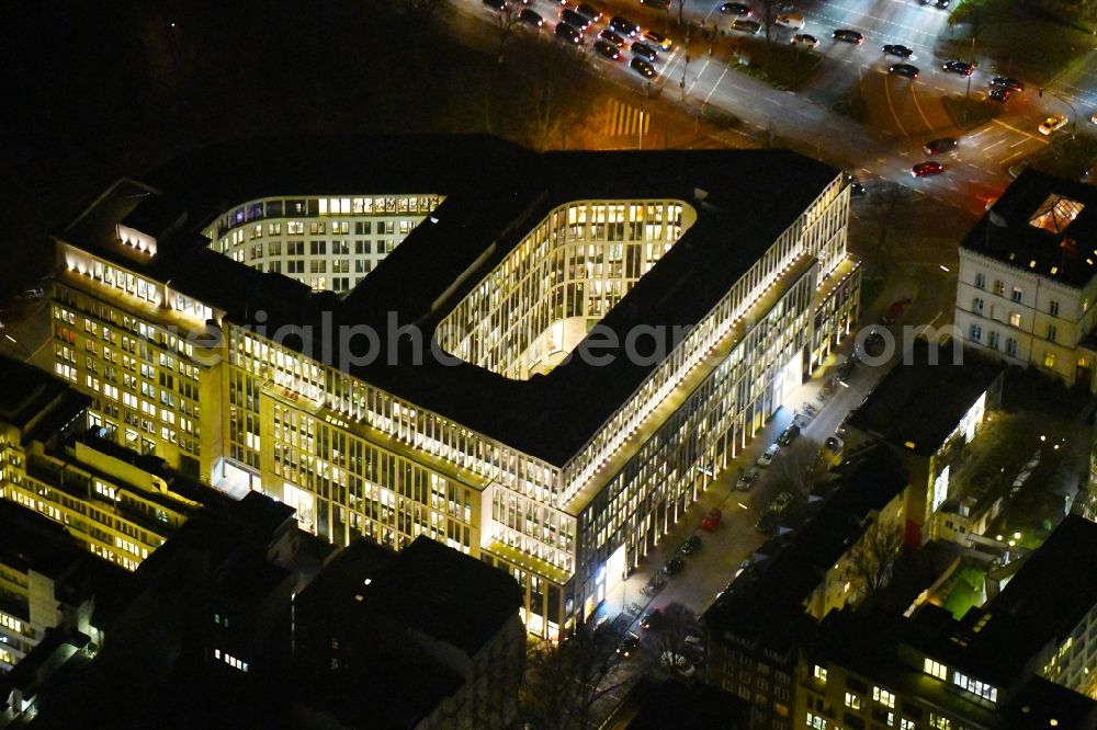 Aerial image at night Hamburg - Night lighting office building Alsterufer Eins (bis 3) in the district Rotherbaum in Hamburg, Germany