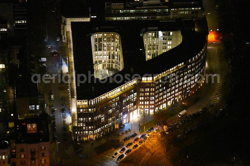 Hamburg at night from above - Night lighting office building Alsterufer Eins (bis 3) in the district Rotherbaum in Hamburg, Germany