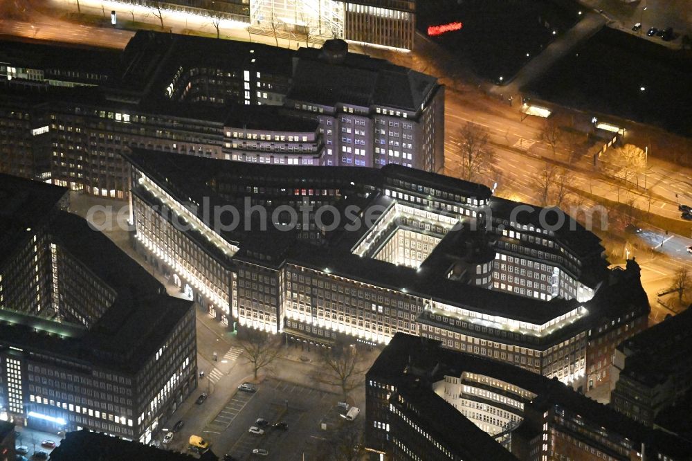 Aerial photograph at night Hamburg - Night lighting Office building Chilehaus Hamburg on Fischertwiete in Hamburg, Germany