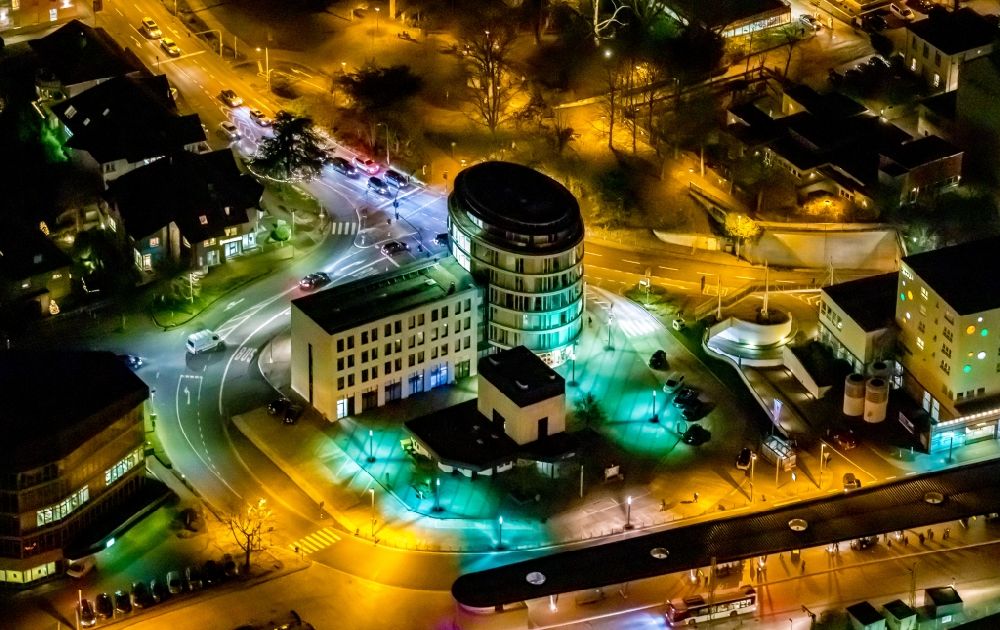 Aerial image at night Unna - Night lighting office building Jobcenter Kreis Unna on Bahnhofstrasse in Unna in the state North Rhine-Westphalia, Germany