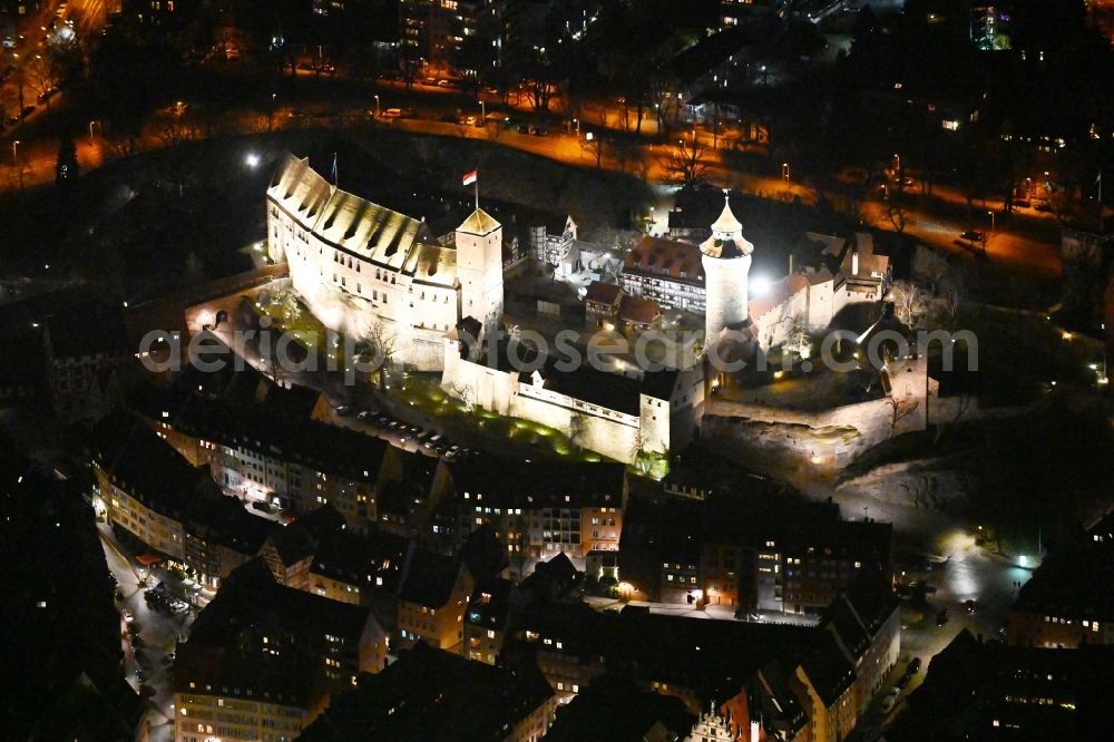 Aerial image at night Nürnberg - Night lighting Castle of the fortress Kaiserburg - Sinwell Tower - Vestnertorbruecke in the district Altstadt - Sankt Sebald in Nuremberg in the state Bavaria, Germany