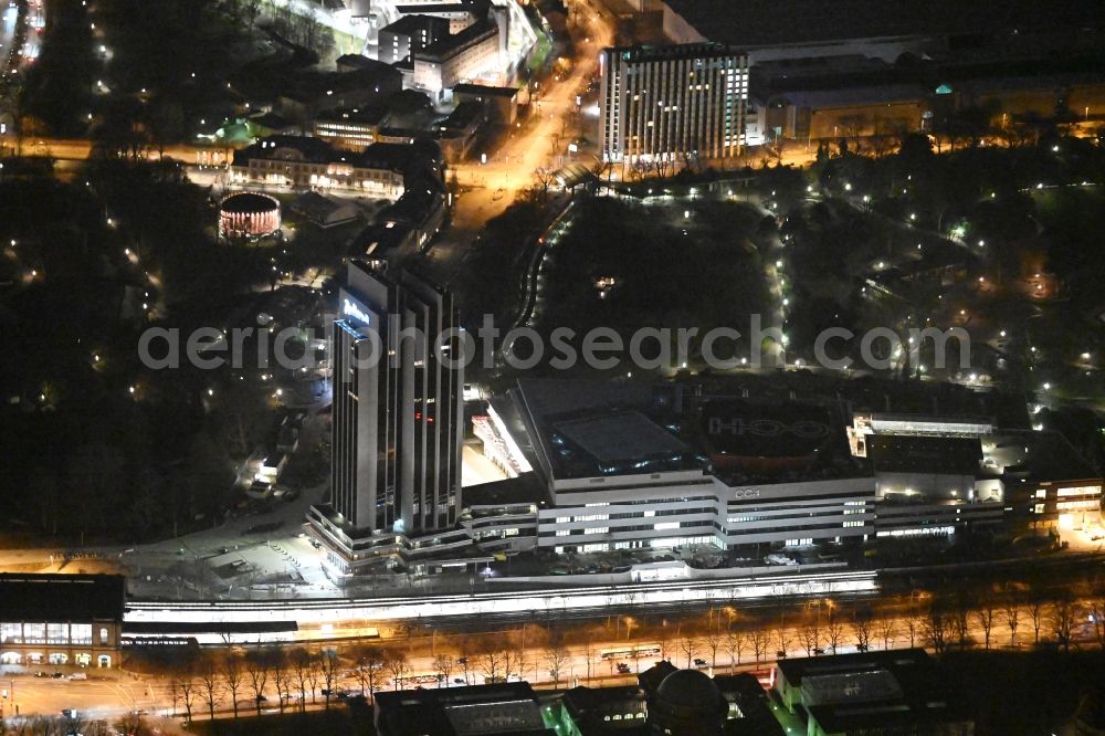 Aerial image at night Hamburg - Night lighting congress Center ( CCH ) on High-rise building of the hotel complex Radisson Blu on Marseiller Strasse in the district Sankt Pauli in Hamburg, Germany