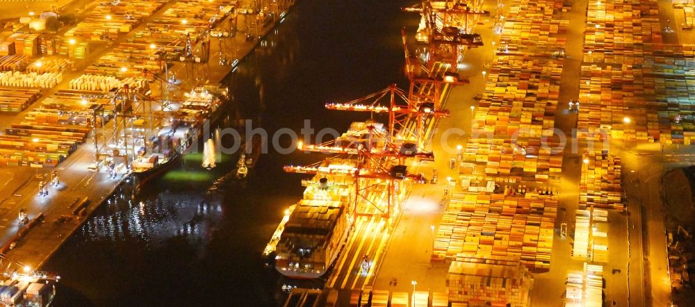 Newark at night from the bird perspective: Night lighting Container Terminal in the port of the international port Port Newark on E Bay Ave in Newark in New Jersey, United States of America
