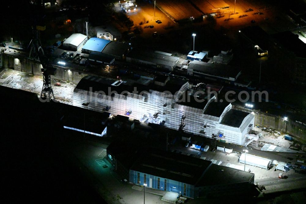 Hamburg at night from the bird perspective: Night lighting ship's hull of Yacht Dilbar in Dock Elbe 17 in dry dock on the shipyard site in the district Steinwerder in Hamburg, Germany