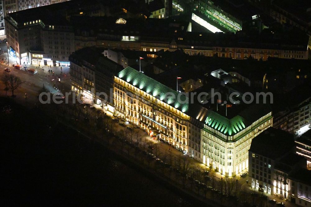 Aerial image at night Hamburg - Night lighting complex of the hotel building Fairmont Hotel Vier Jahreszeiten on Neuer Jungfernstieg in Hamburg, Germany
