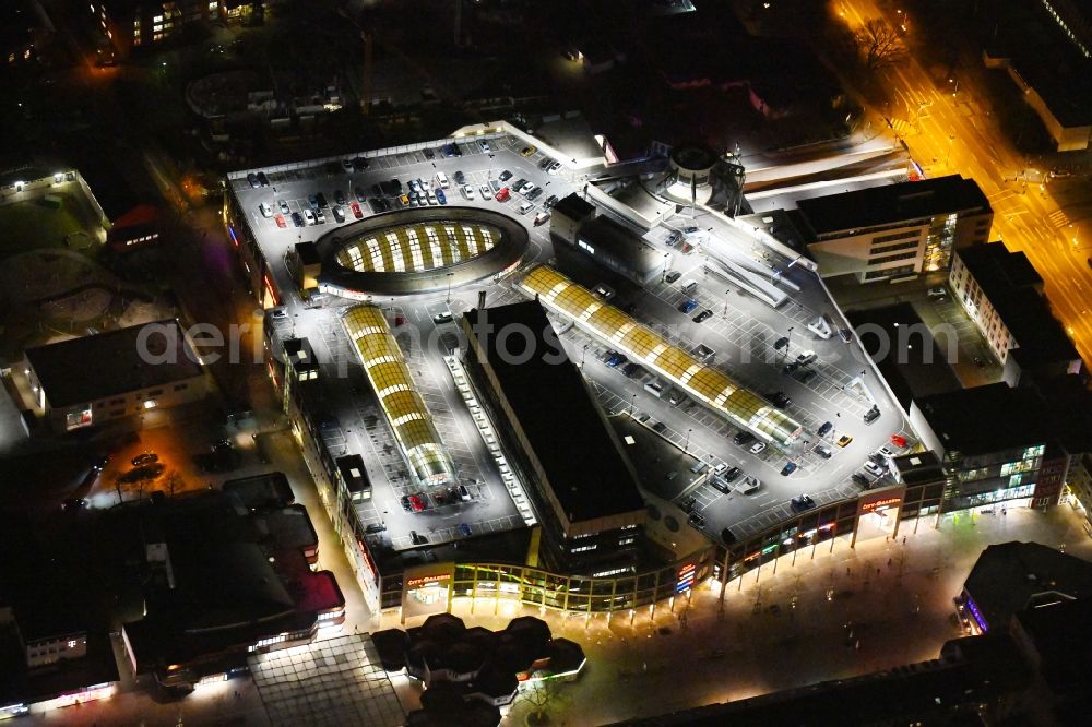 Wolfsburg at night from above - Night lighting shopping center City-Galerie Wolfsburg on Porschestrasse in the district Stadtmitte in Wolfsburg in the state Lower Saxony, Germany