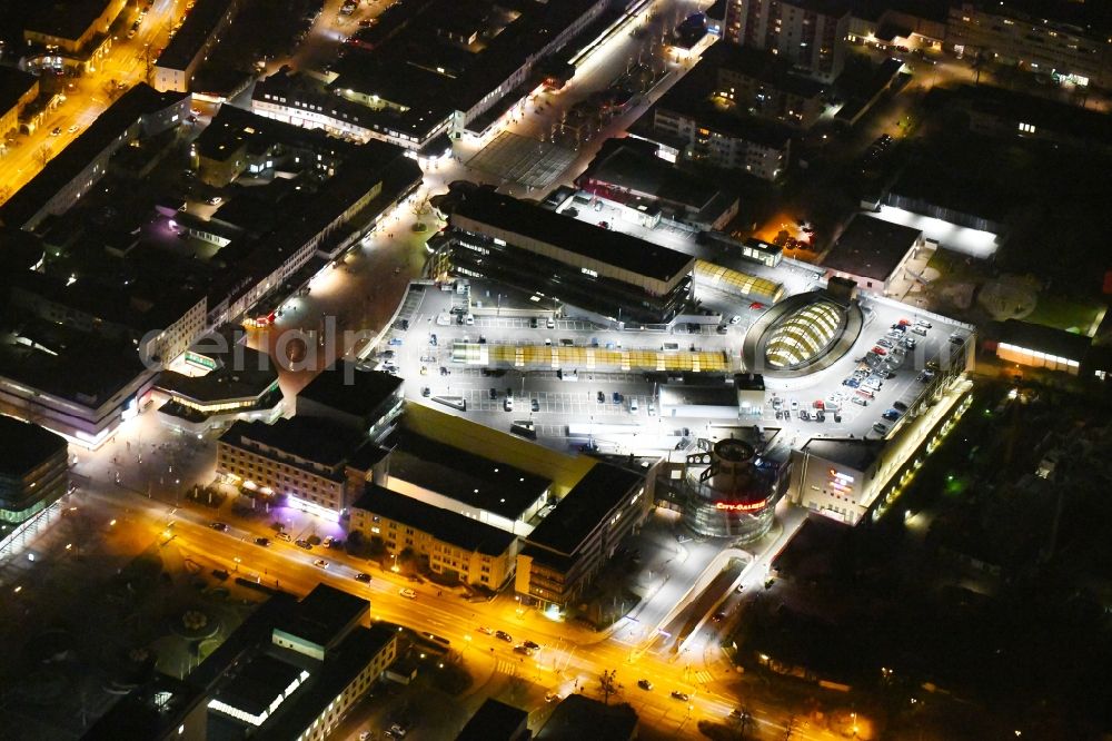 Wolfsburg at night from above - Night lighting shopping center City-Galerie Wolfsburg on Porschestrasse in the district Stadtmitte in Wolfsburg in the state Lower Saxony, Germany