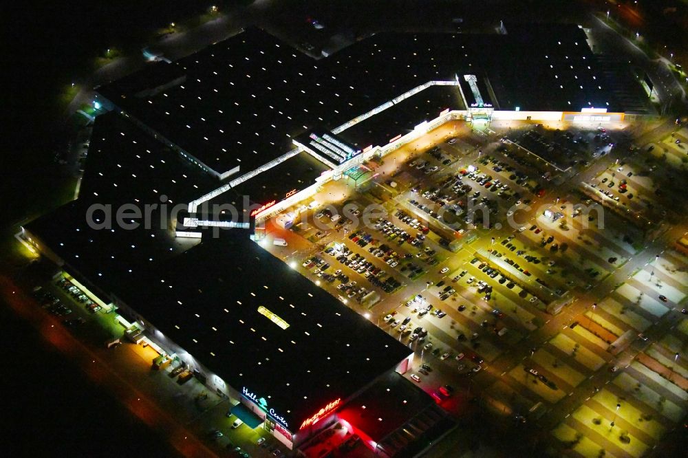Landsberg at night from above - Night lighting Building of the shopping center Halle Center Peissen on Saarbruecker Strasse in the district Peissen in Landsberg in the state Saxony-Anhalt, Germany