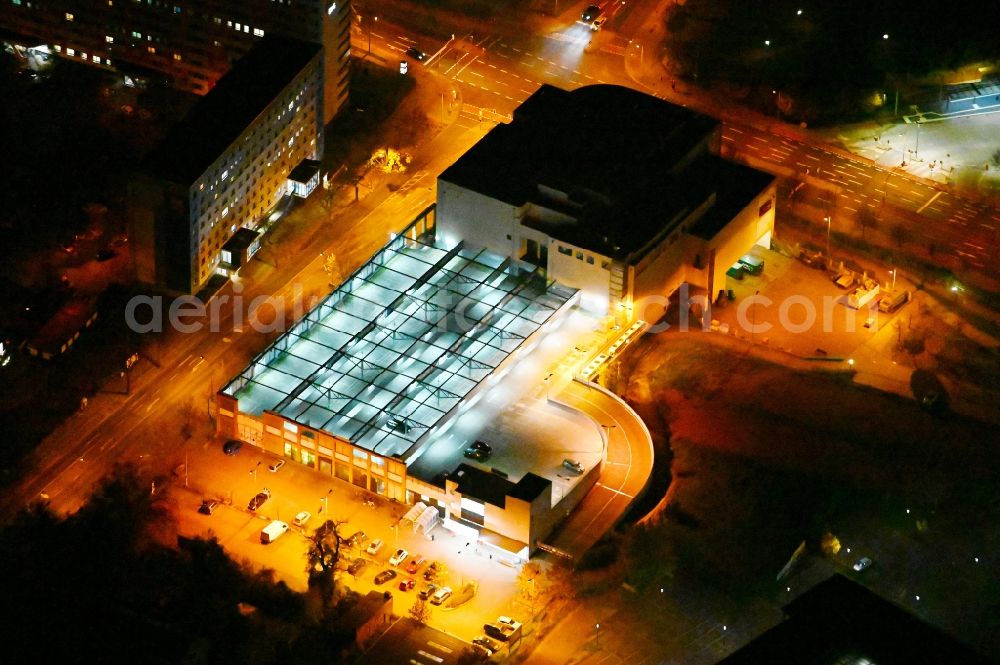 Aerial photograph at night Dessau - Night lighting building of the shopping center KAUFLAND on Wolfgangstrasse in Dessau in the state Saxony-Anhalt, Germany