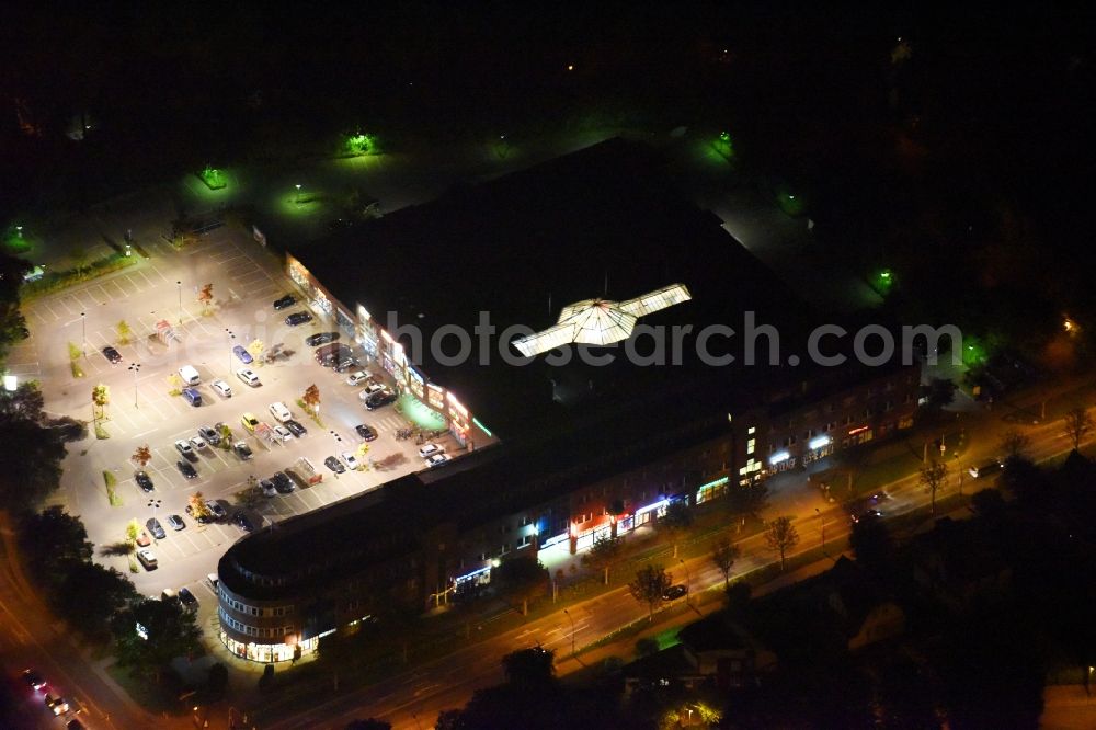 Aerial photograph at night Wismar - Night lighting Building of the shopping center on Luebsche Strasse in Wismar in the state Mecklenburg - Western Pomerania, Germany