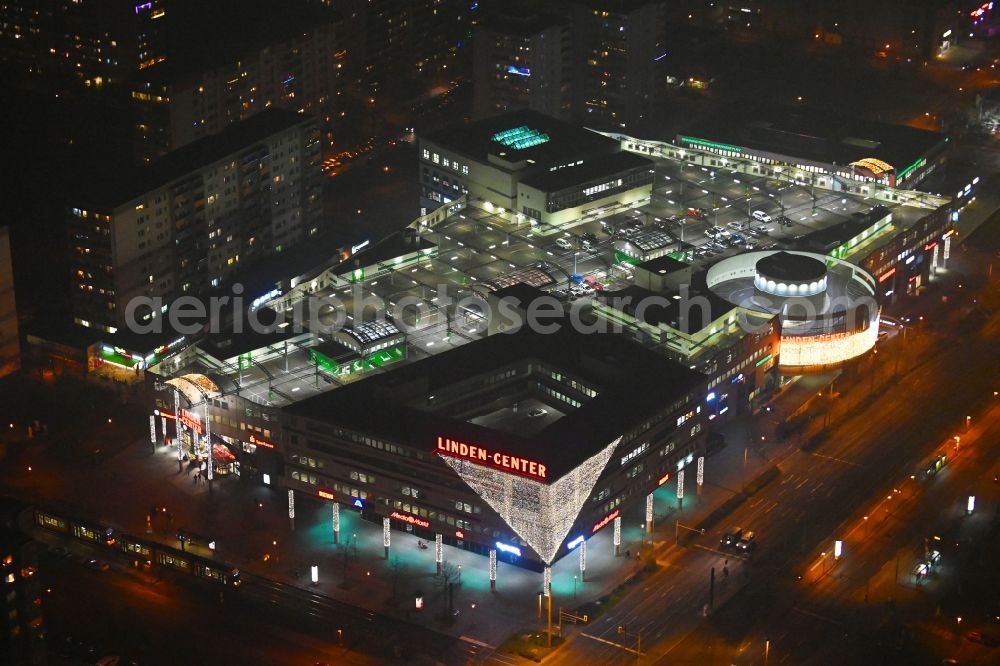 Berlin at night from the bird perspective: Night lighting building of the shopping center Linden-Center Berlin on Prerower Platz in the district Neu-Hohenschoenhausen in the district Hohenschoenhausen in Berlin, Germany