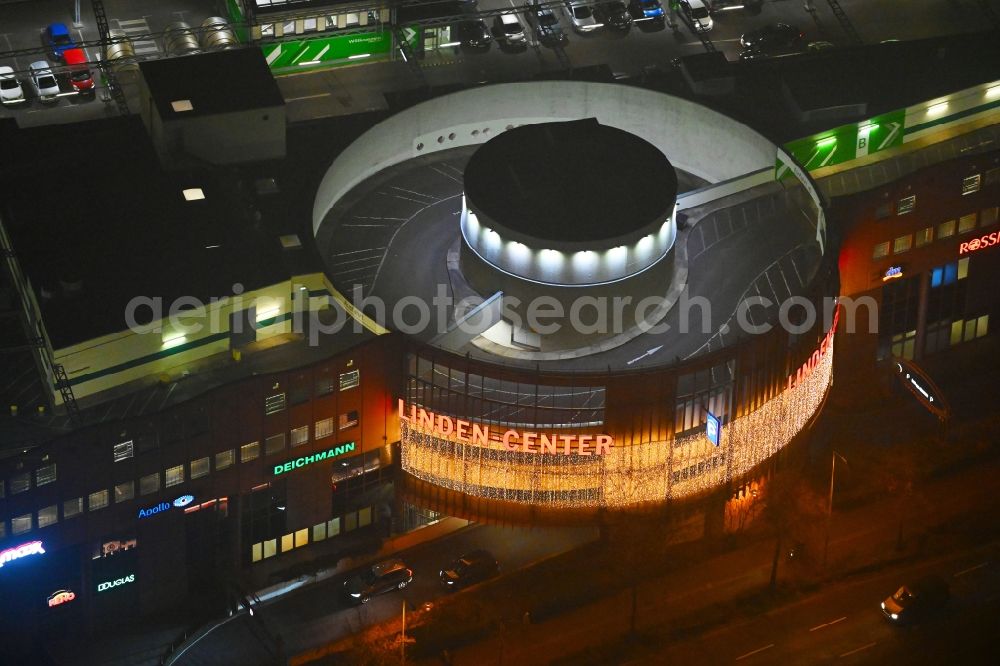 Aerial photograph at night Berlin - Night lighting building of the shopping center Linden-Center Berlin on Prerower Platz in the district Neu-Hohenschoenhausen in the district Hohenschoenhausen in Berlin, Germany