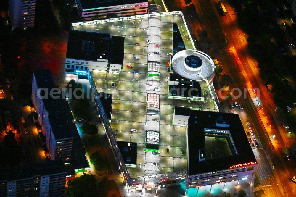 Aerial photograph at night Berlin - Night lighting building of the shopping center Linden-Center Berlin on Prerower Platz in the district Neu-Hohenschoenhausen in the district Hohenschoenhausen in Berlin, Germany