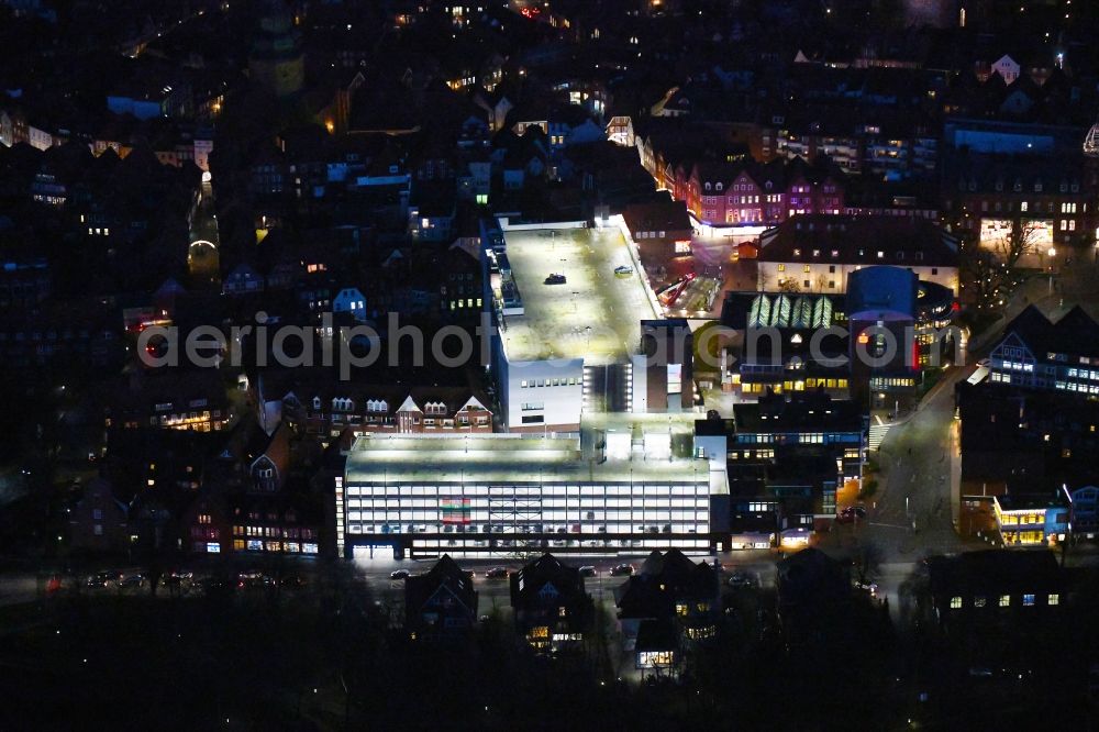Aerial photograph at night Stade - Night lighting building of the shopping center Neuer Pferdemarkt in Stade in the state Lower Saxony, Germany