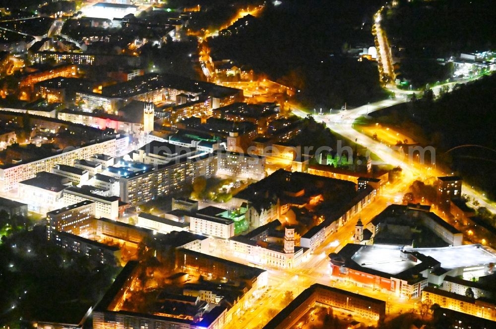 Aerial photograph at night Dessau - Night lighting building of the shopping center Rathaus-Center Dessau on Kavalierstrasse in Dessau-Rosslau in the state Saxony-Anhalt, Germany