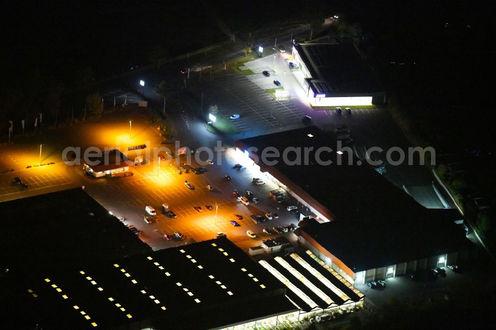 Aerial photograph at night Seelow - Night lighting Building of the shopping center in Seelow in the state Brandenburg, Germany