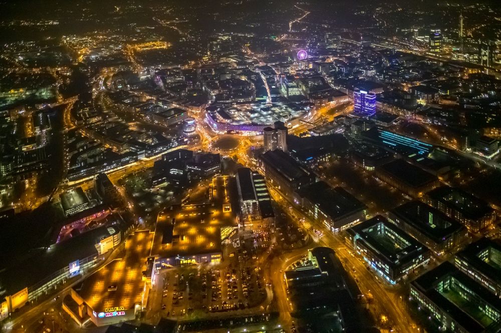 Aerial photograph at night Essen - Night lighting shopping mall Limbecker Platz in Essen in the state North Rhine-Westphalia