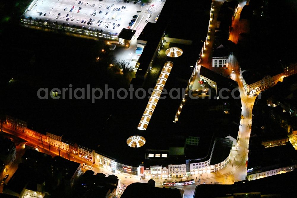 Aerial image at night Schwerin - Night view cityscape of downtown at the Marienplatz with the shopping center Castle Park Center of the ECE group in Schwerin in Mecklenburg - Western Pomerania