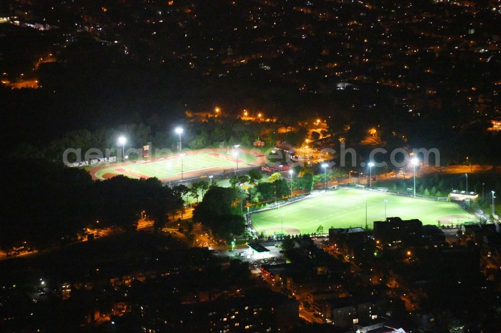 North Bergen at night from the bird perspective: Night lighting Ensemble of sports grounds on J F Kennedy Boulevard in North Bergen in New Jersey, United States of America